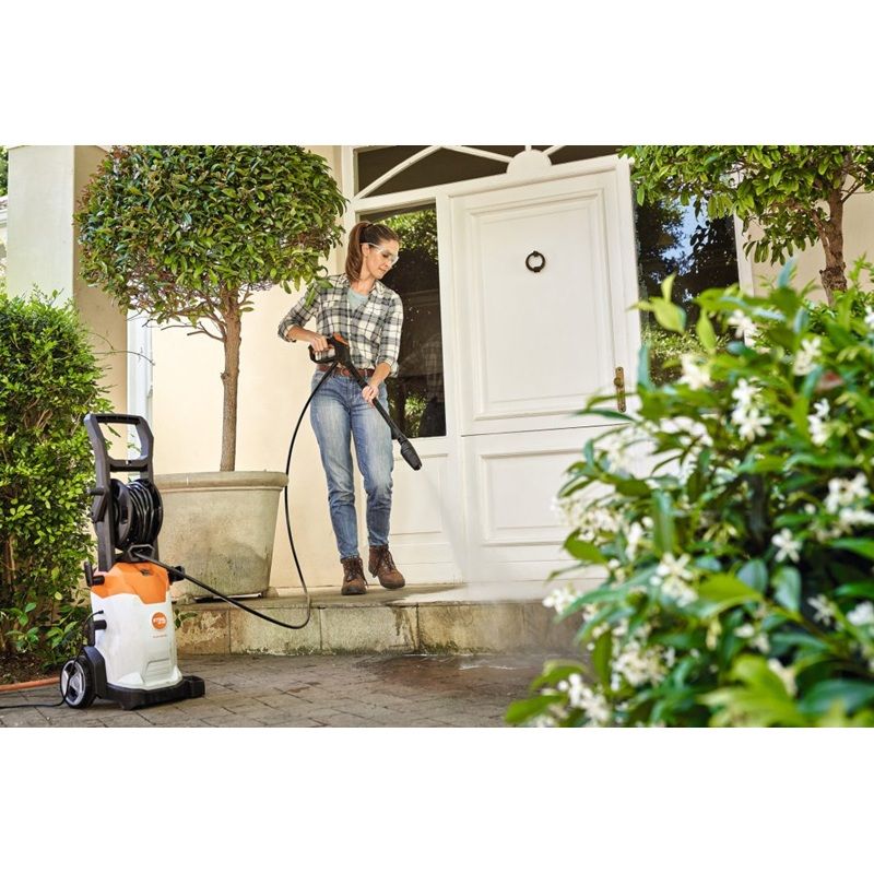Електрическа водоструйка STIHL RE 100 PLUS CONTROL, 110 bar, 350 л/ч, 2.10 kW + CP 200 препарат